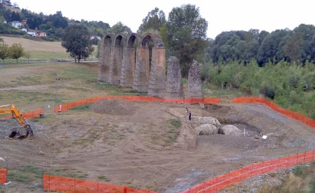 lavori di restauro agli Archi Romani