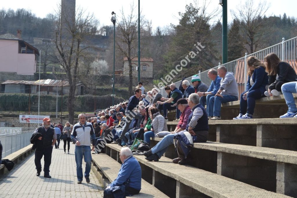 Pallapugno, il pubblico alla gara Cortemilia-Cuneo