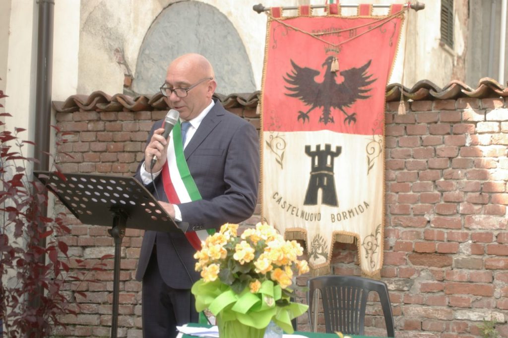 Castelnuovo piazza Pistarino (Gallery)