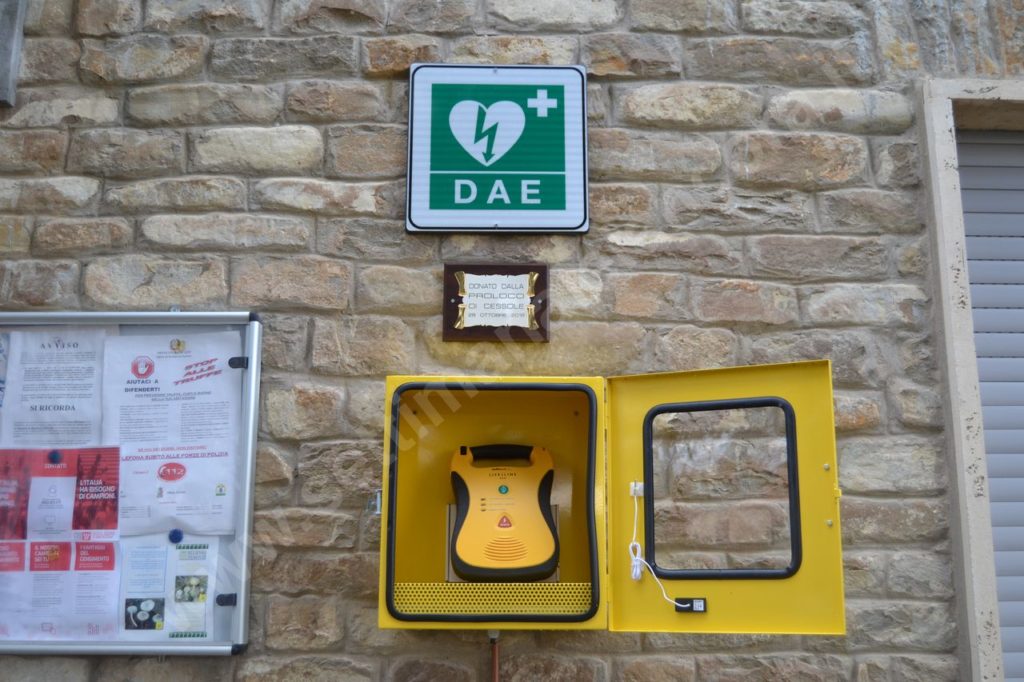 Cessole, inaugurato il defibrillatore dono della Pro Loco