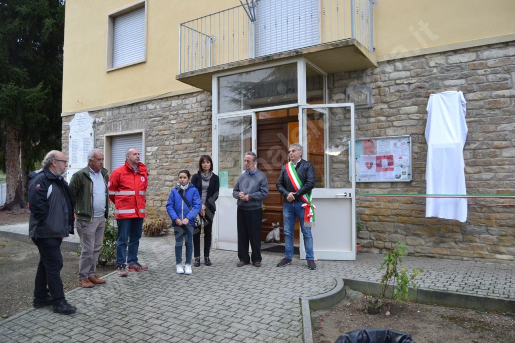 Cessole, inaugurato il defibrillatore dono della Pro Loco