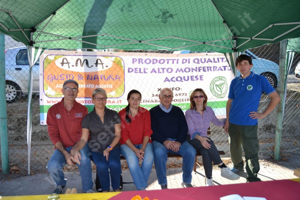 Pareto, bosco in festa d’autunno fiera del tartufo e dei frutti autunnali: funghi e castagne