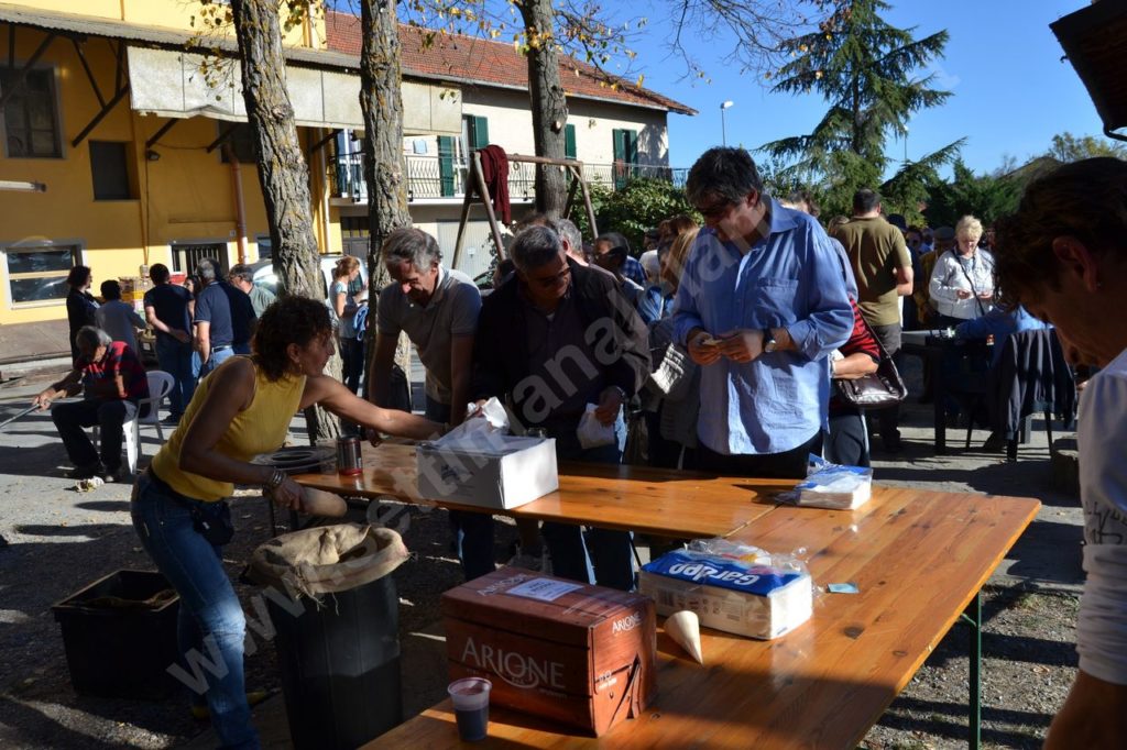 Pareto, bosco in festa d’autunno fiera del tartufo e dei frutti autunnali: funghi e castagne