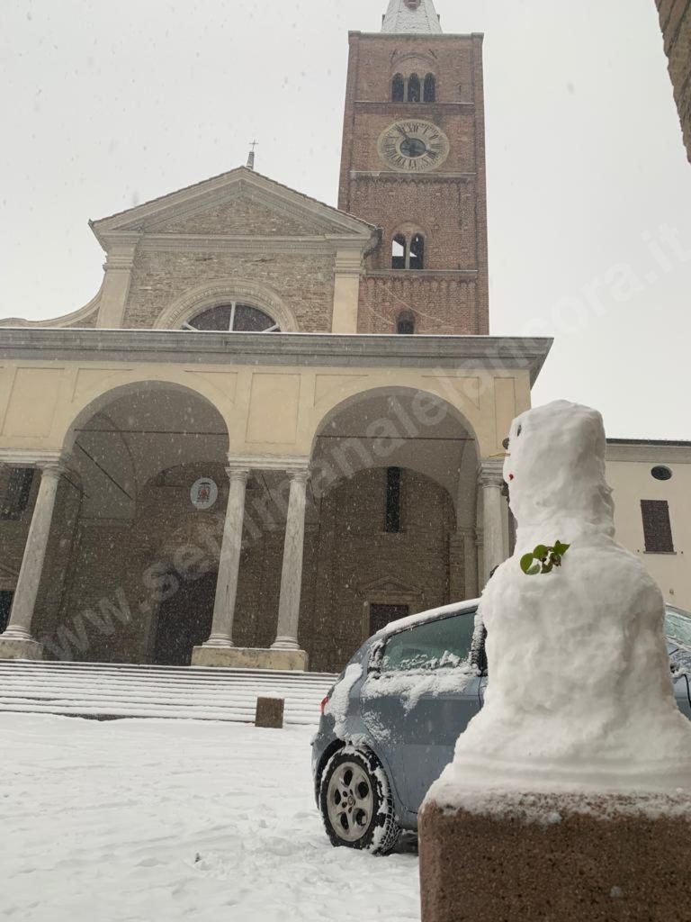 Il pupazzo di neve in piazza Duomo