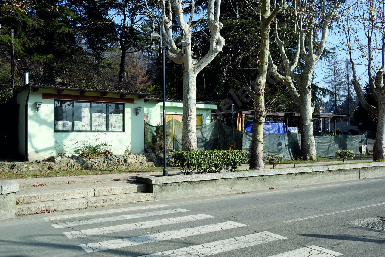 Acqui, chiosco davanti alla stazione