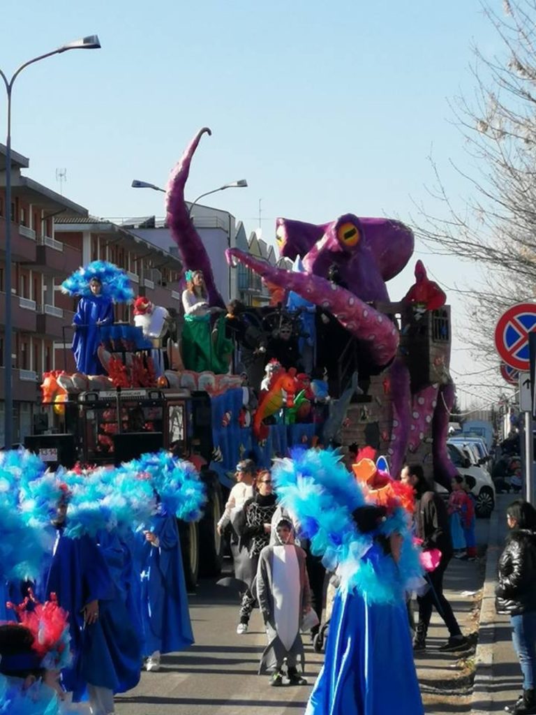 Al Carnevale del Cristo trionfa il carro di Sezzadio, 3° il carro di Castelnuovo Belbo