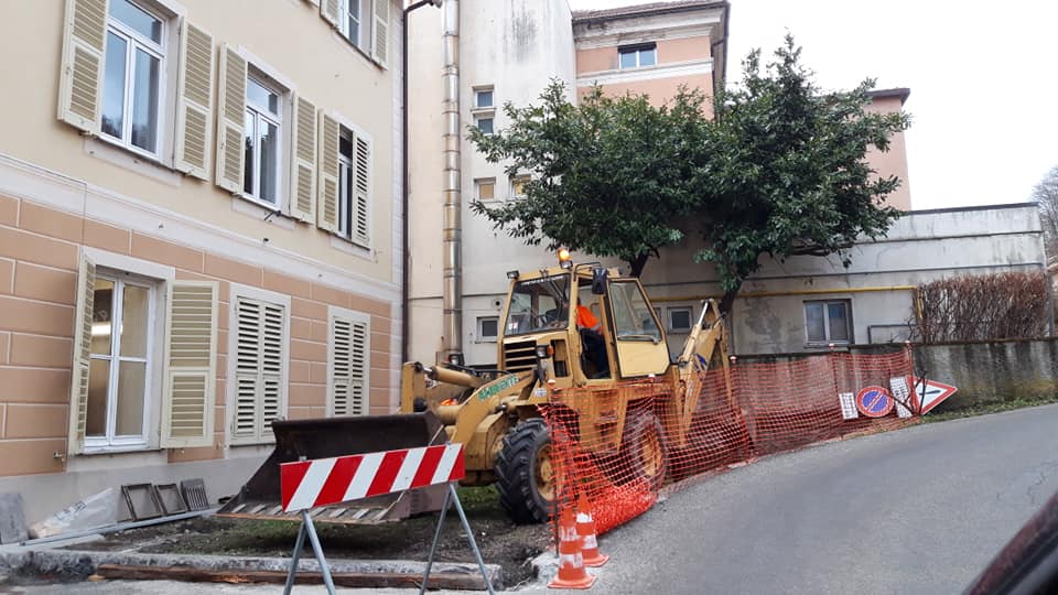 Rossiglione: presto spazio verde davanti alla biblioteca