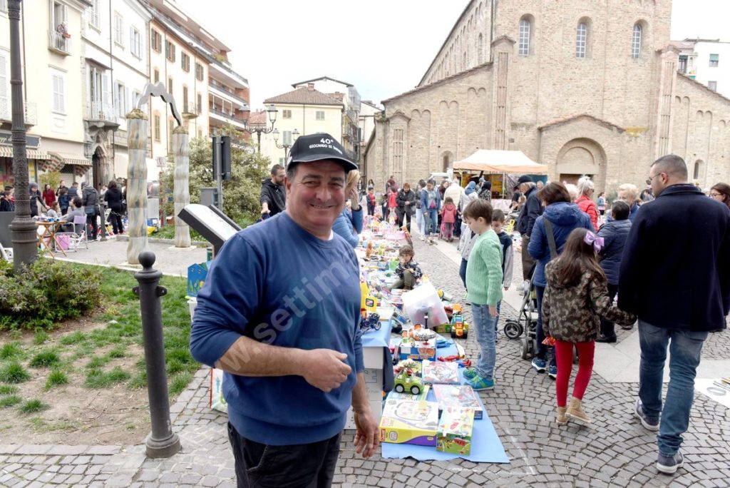 mercatino del bambino "Giocando si impara"