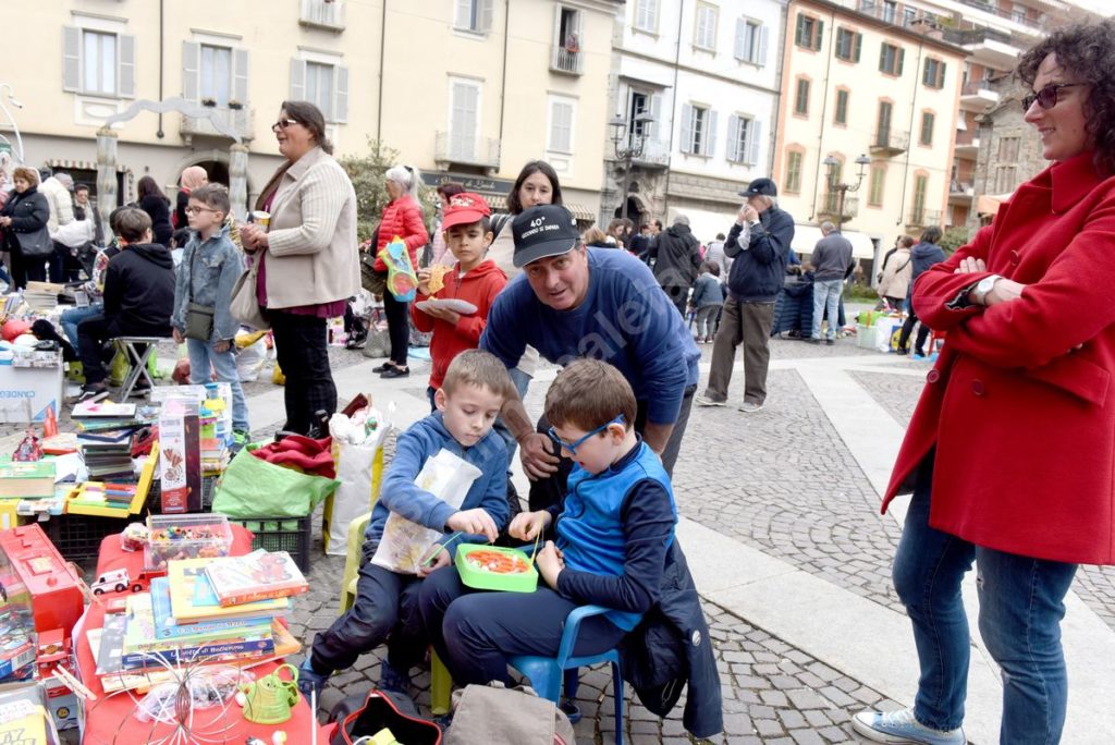 mercatino del bambino "Giocando si impara"