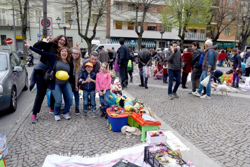 mercatino del bambino "Giocando si impara"