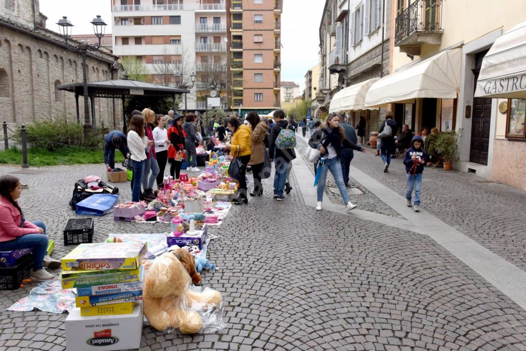 mercatino del bambino "Giocando si impara"