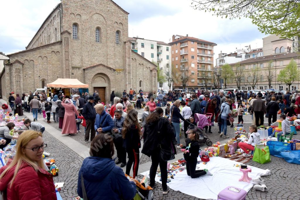 mercatino del bambino "Giocando si impara"