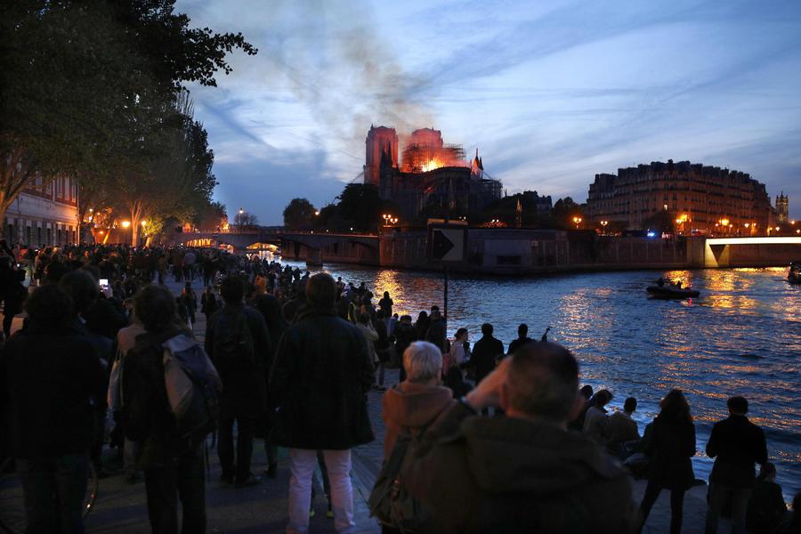 Cesare Nosiglia e l’incendio di Notre Dame