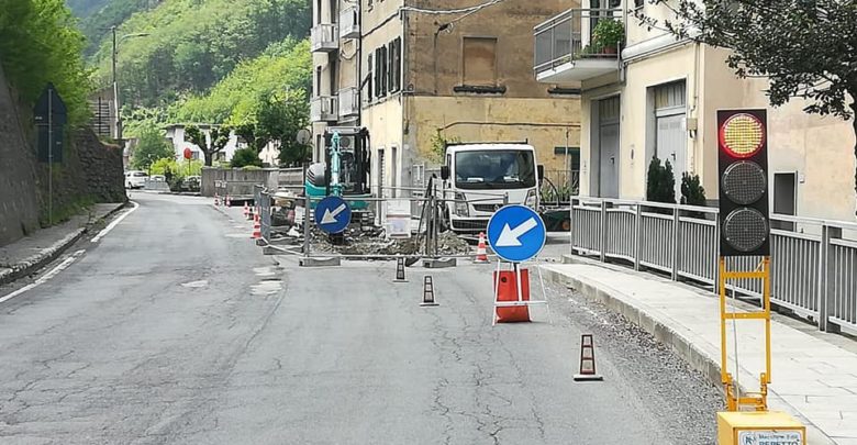 Rossiglione: senso unico alternato in via Garibaldi