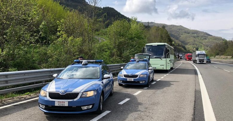 Autista di pullman con turisti a bordo, ubriaco