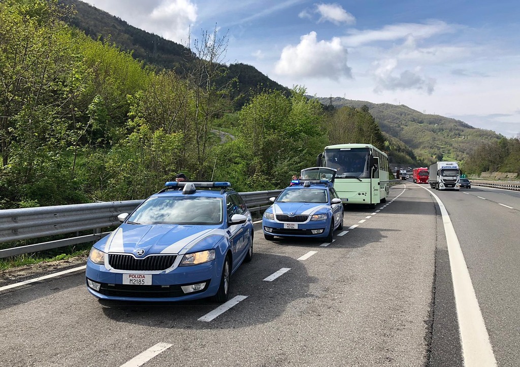 Autista di pullman con turisti a bordo, ubriaco