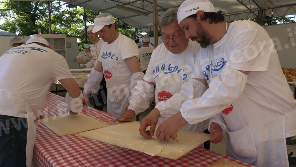 Visone: tanta gente in paese per la “Festa del Busìe”