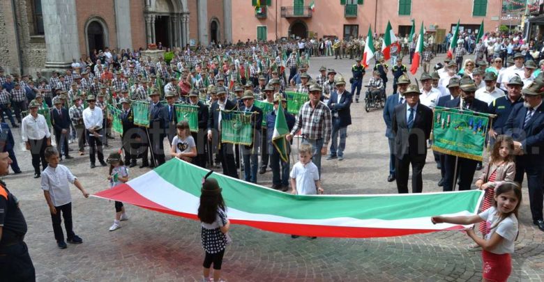 Vesime, 31ª Festa ANA Sezione di Asti una imponente sfilata con 70 gagliardetti e 14 vessilli